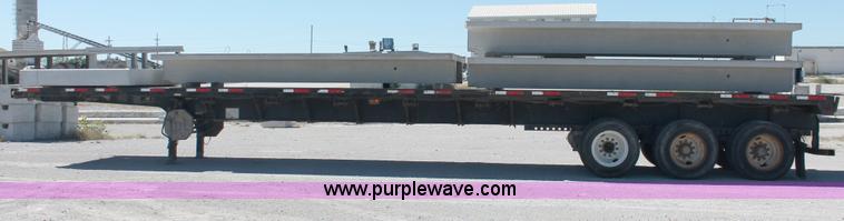 image for item H8445 2001 Fontaine TP-4-4880SL flatbed tri axle stretch trailer