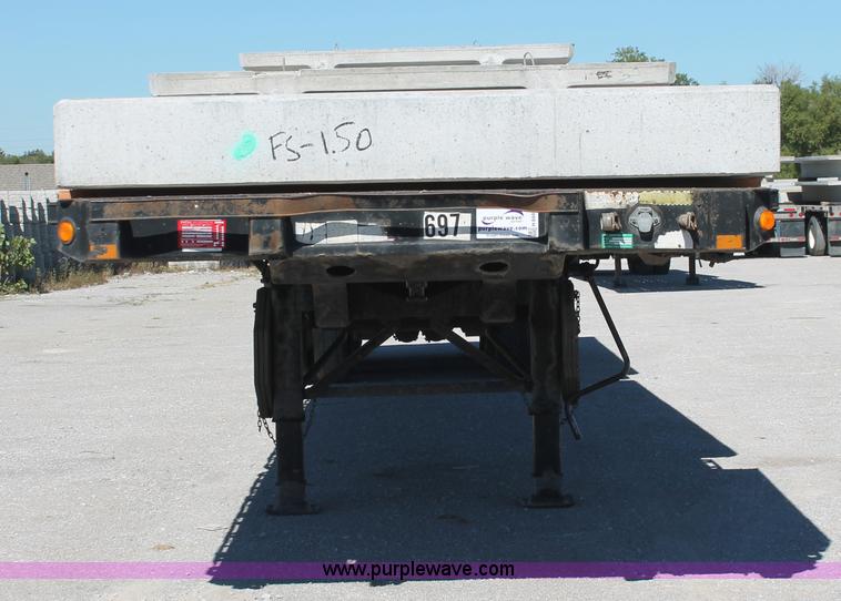 image for item H8445 2001 Fontaine TP-4-4880SL flatbed tri axle stretch trailer
