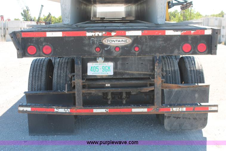 image for item H8445 2001 Fontaine TP-4-4880SL flatbed tri axle stretch trailer