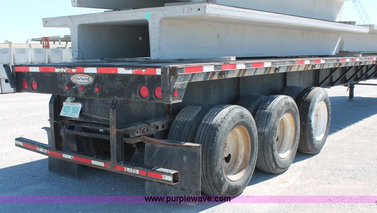 image for item H8445 2001 Fontaine TP-4-4880SL flatbed tri axle stretch trailer