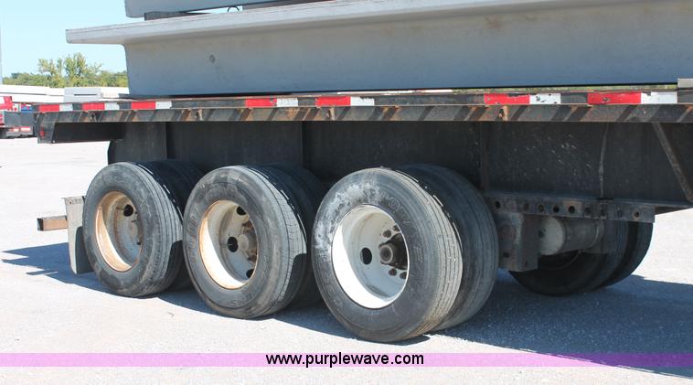 image for item H8445 2001 Fontaine TP-4-4880SL flatbed tri axle stretch trailer