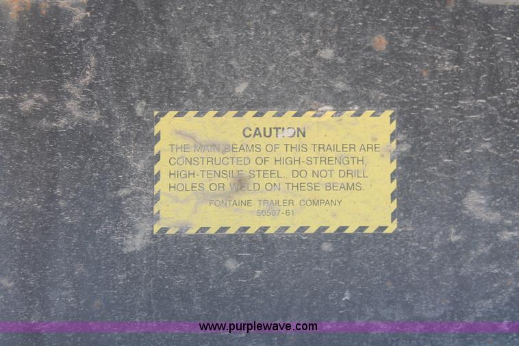 image for item H8445 2001 Fontaine TP-4-4880SL flatbed tri axle stretch trailer