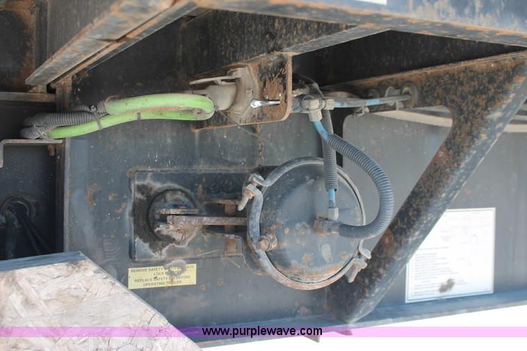 image for item H8445 2001 Fontaine TP-4-4880SL flatbed tri axle stretch trailer