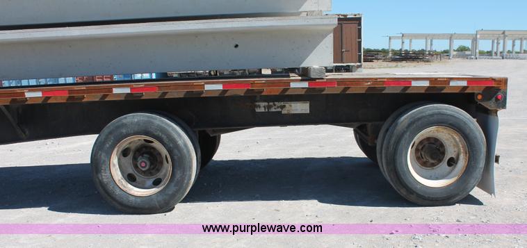 image for item H8447 2001 Fruehauf Fleet Flyer flatbed spread axle float trailer