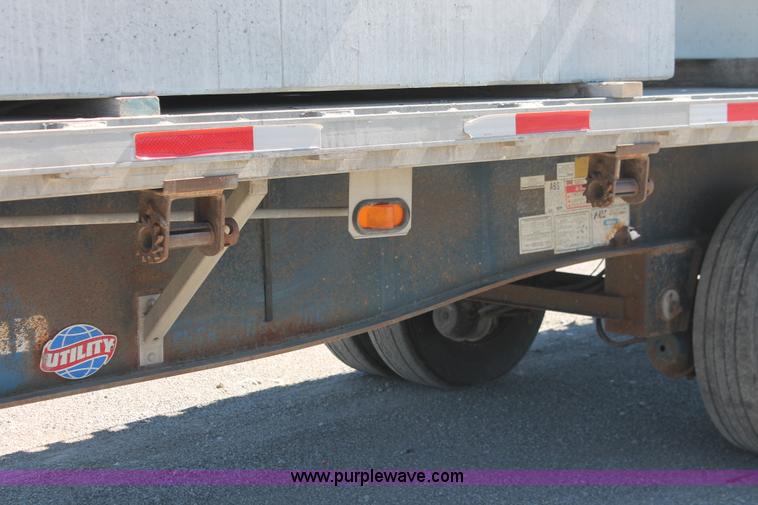 image for item H8450 2000 Utility flatbed spread axle float trailer