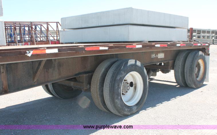 image for item H8453 2001 Fruehauf flatbed spread axle float trailer