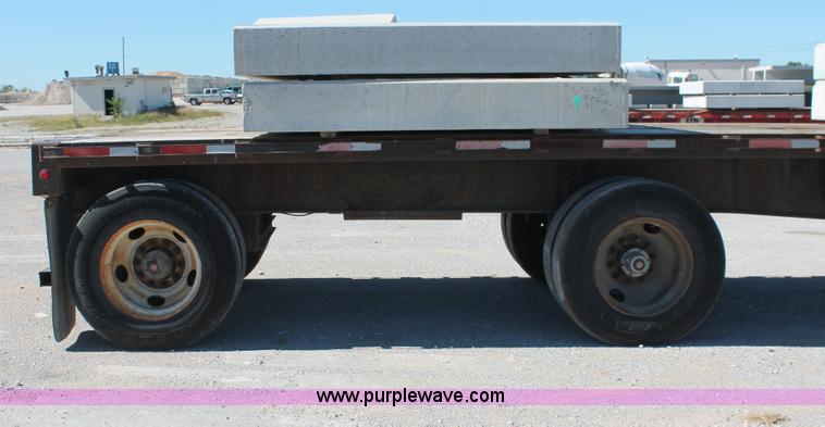 image for item H8453 2001 Fruehauf flatbed spread axle float trailer