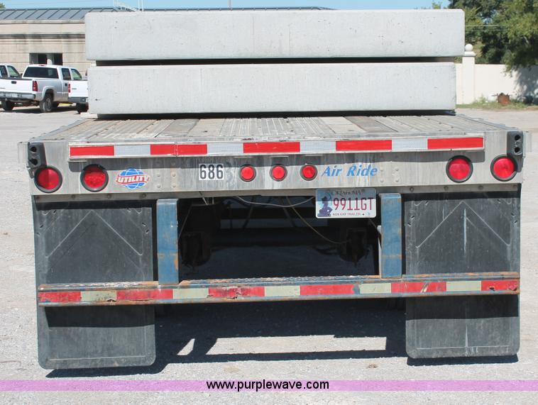 image for item H8454 2000 Utility flatbed tandem axle float trailer