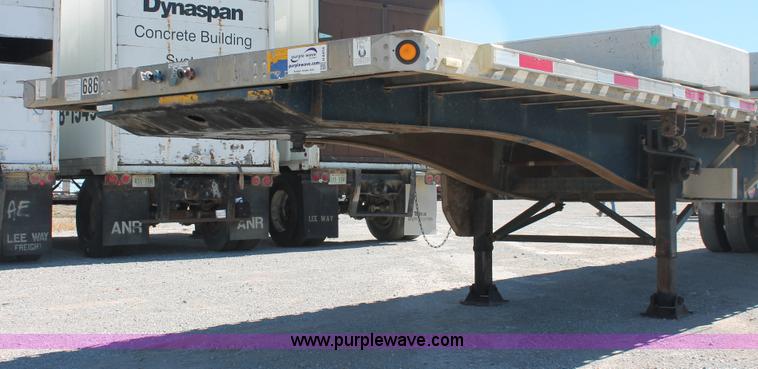 image for item H8454 2000 Utility flatbed tandem axle float trailer