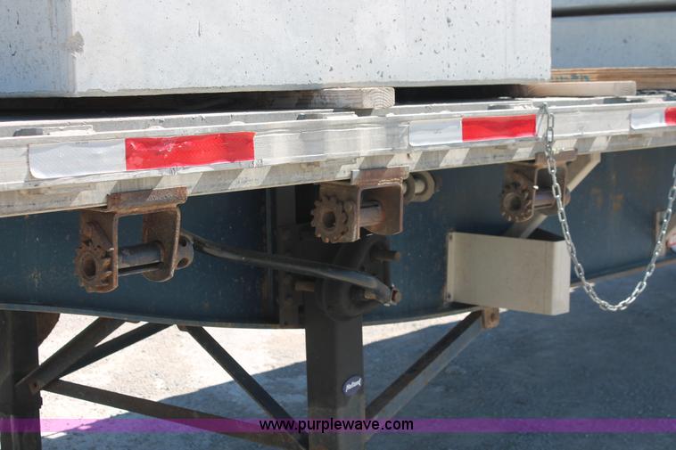 image for item H8454 2000 Utility flatbed tandem axle float trailer