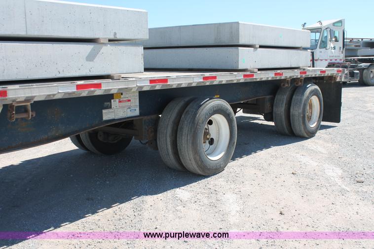 image for item H8454 2000 Utility flatbed tandem axle float trailer