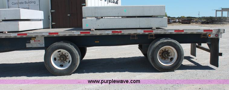 image for item H8454 2000 Utility flatbed tandem axle float trailer