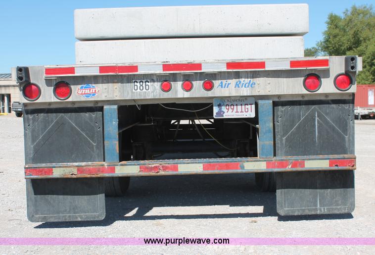 image for item H8454 2000 Utility flatbed tandem axle float trailer