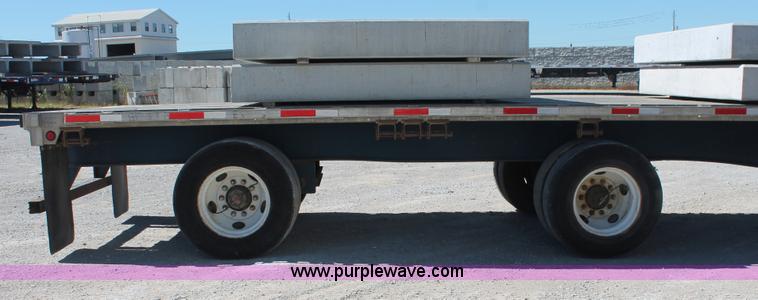 image for item H8454 2000 Utility flatbed tandem axle float trailer