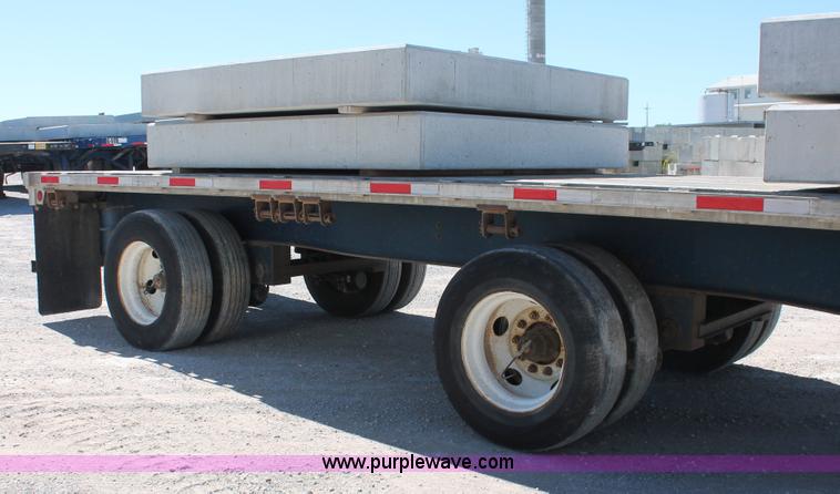 image for item H8454 2000 Utility flatbed tandem axle float trailer
