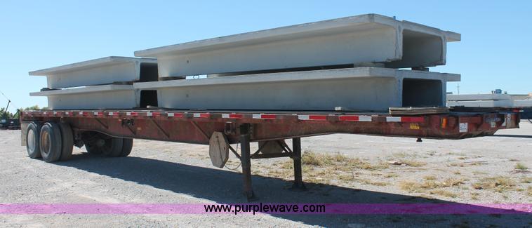 image for item H8457 1989 Fruehauf flatbed tandem axle float trailer
