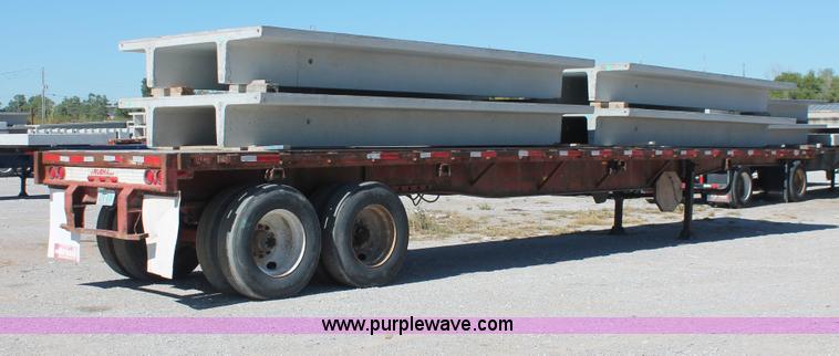 image for item H8457 1989 Fruehauf flatbed tandem axle float trailer
