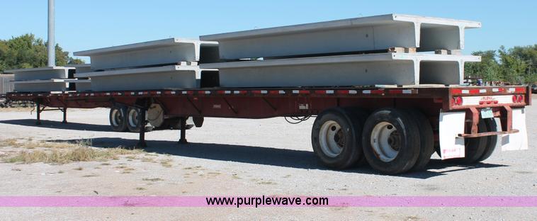 image for item H8457 1989 Fruehauf flatbed tandem axle float trailer
