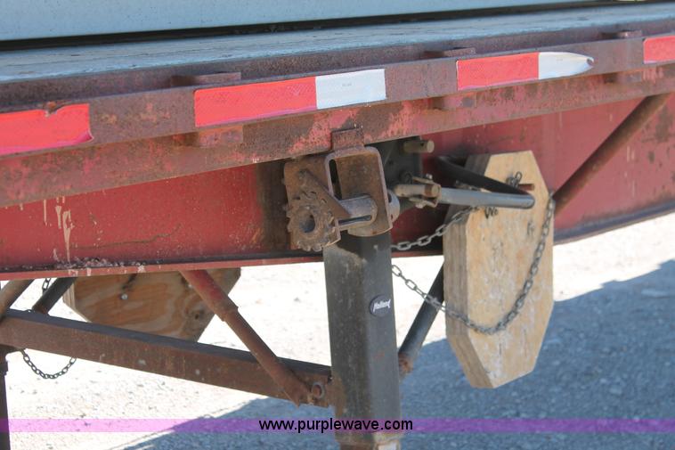 image for item H8457 1989 Fruehauf flatbed tandem axle float trailer
