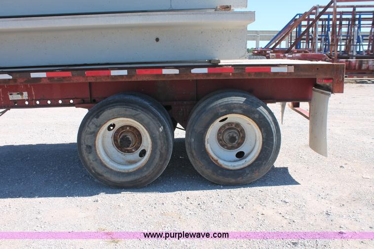image for item H8457 1989 Fruehauf flatbed tandem axle float trailer