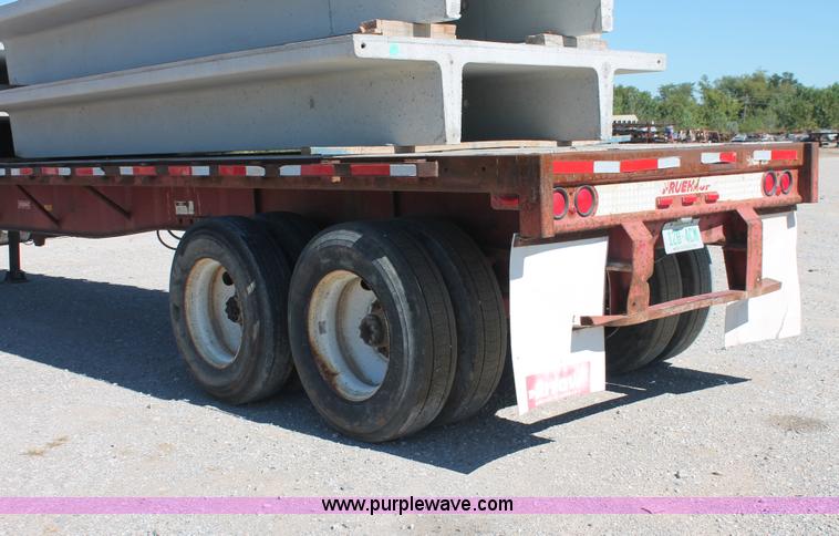 image for item H8457 1989 Fruehauf flatbed tandem axle float trailer
