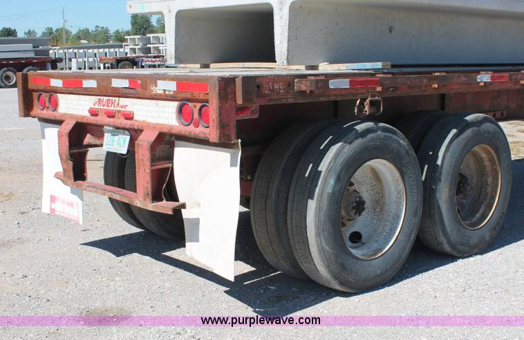 image for item H8457 1989 Fruehauf flatbed tandem axle float trailer