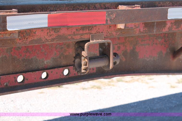 image for item H8457 1989 Fruehauf flatbed tandem axle float trailer