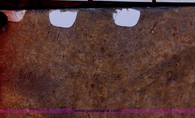 image for item H8457 1989 Fruehauf flatbed tandem axle float trailer