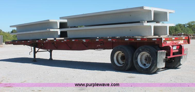 image for item H8458 1989 Fruehauf flatbed tandem axle float trailer