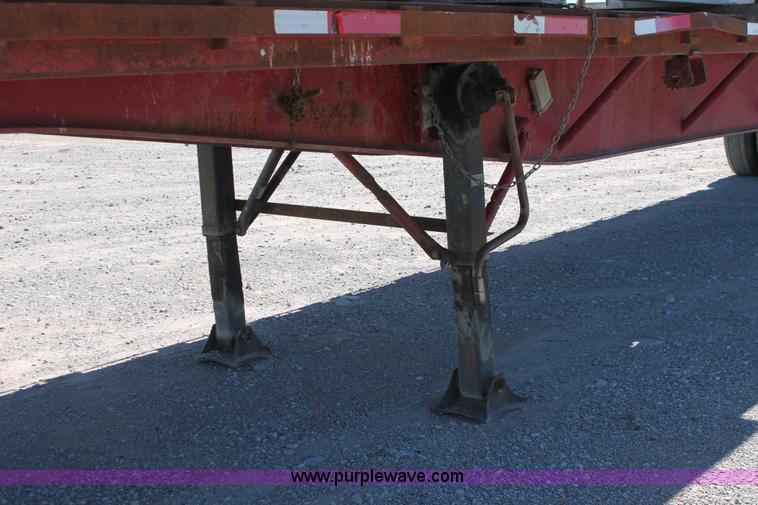 image for item H8458 1989 Fruehauf flatbed tandem axle float trailer