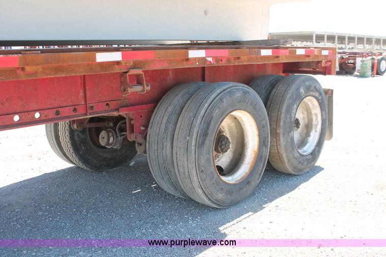 image for item H8458 1989 Fruehauf flatbed tandem axle float trailer