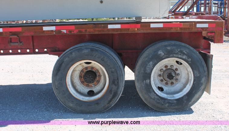 image for item H8458 1989 Fruehauf flatbed tandem axle float trailer