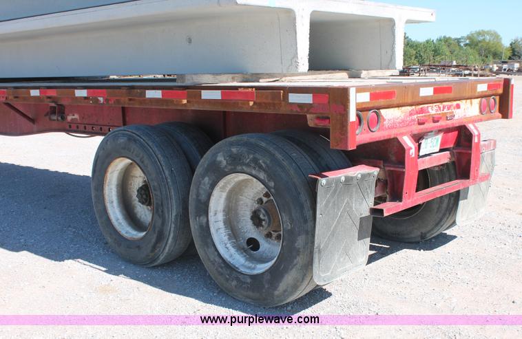 image for item H8458 1989 Fruehauf flatbed tandem axle float trailer