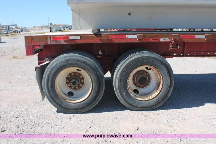 image for item H8458 1989 Fruehauf flatbed tandem axle float trailer