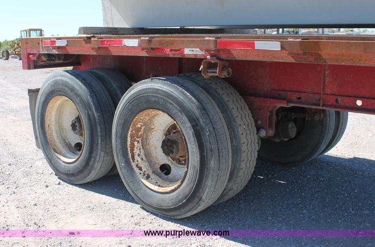 image for item H8458 1989 Fruehauf flatbed tandem axle float trailer
