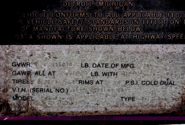 image for item H8458 1989 Fruehauf flatbed tandem axle float trailer