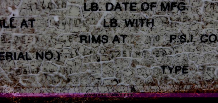 image for item H8458 1989 Fruehauf flatbed tandem axle float trailer