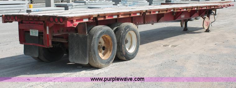 image for item H8473 1986 Utility 40' flatbed float trailer
