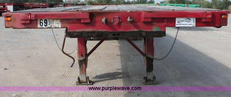 image for item H8473 1986 Utility 40' flatbed float trailer