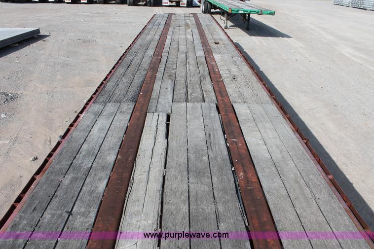 image for item H8473 1986 Utility 40' flatbed float trailer