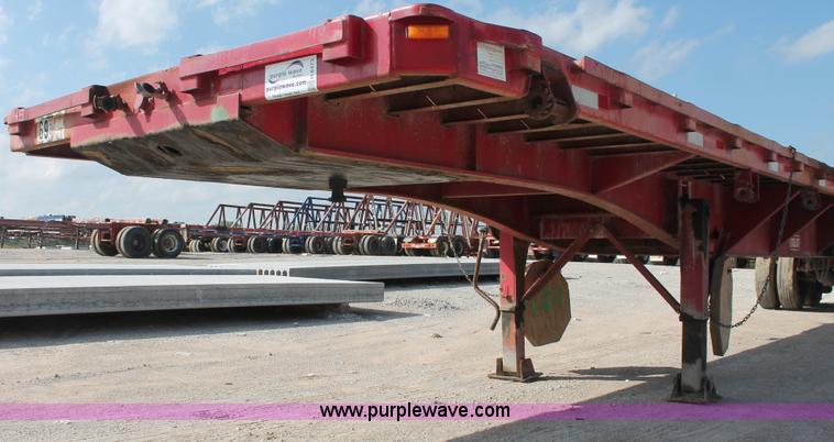 image for item H8473 1986 Utility 40' flatbed float trailer