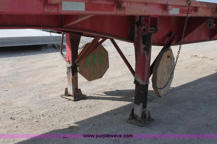 image for item H8473 1986 Utility 40' flatbed float trailer