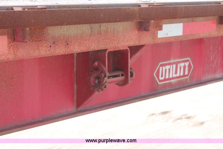 image for item H8473 1986 Utility 40' flatbed float trailer