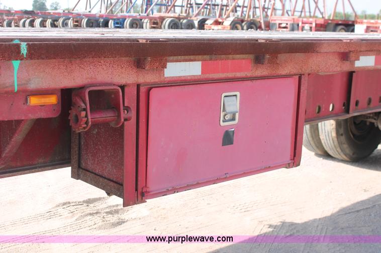 image for item H8473 1986 Utility 40' flatbed float trailer