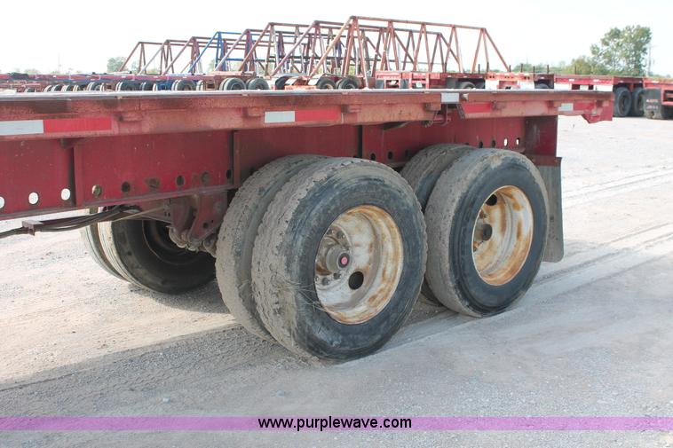 image for item H8473 1986 Utility 40' flatbed float trailer