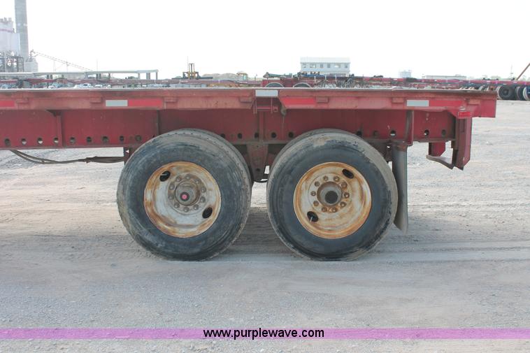 image for item H8473 1986 Utility 40' flatbed float trailer