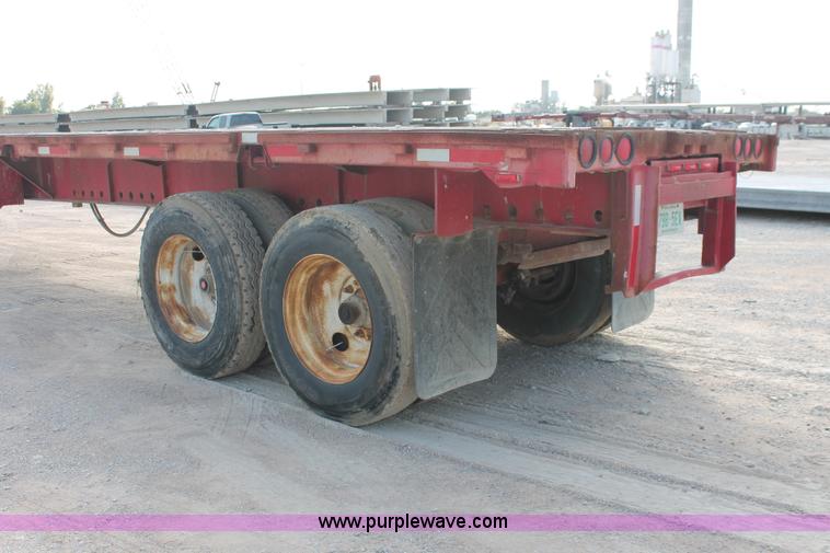 image for item H8473 1986 Utility 40' flatbed float trailer