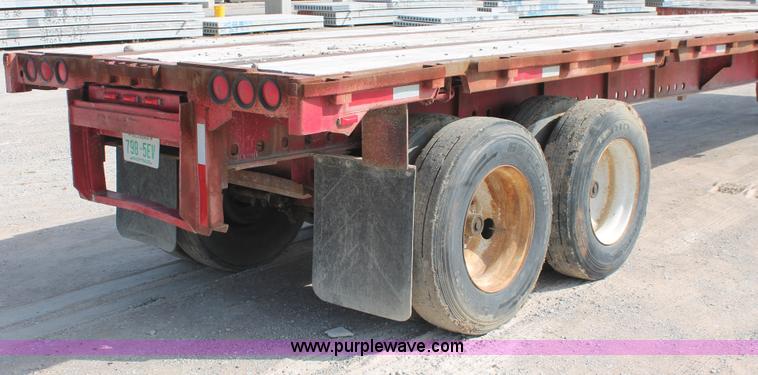image for item H8473 1986 Utility 40' flatbed float trailer