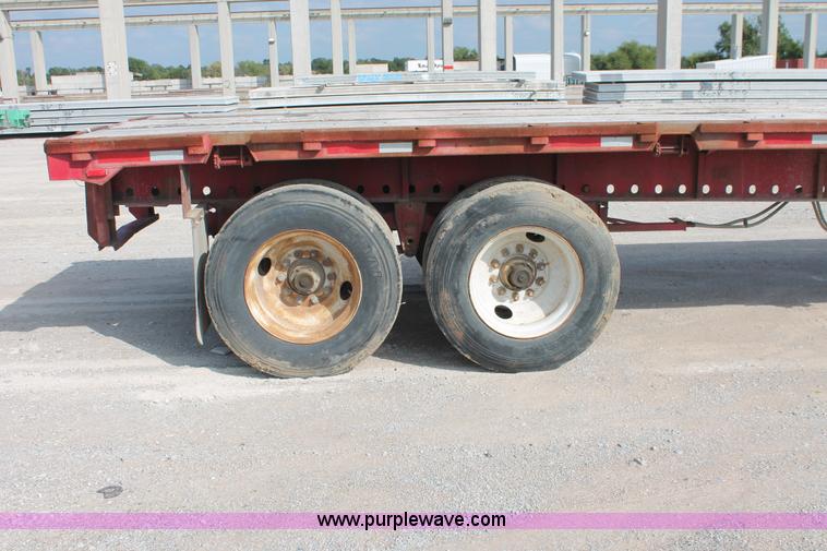 image for item H8473 1986 Utility 40' flatbed float trailer