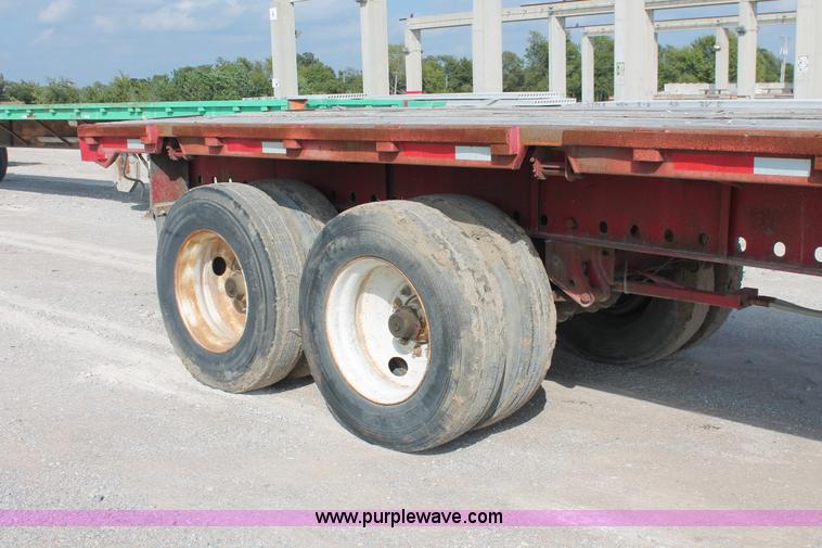 image for item H8473 1986 Utility 40' flatbed float trailer